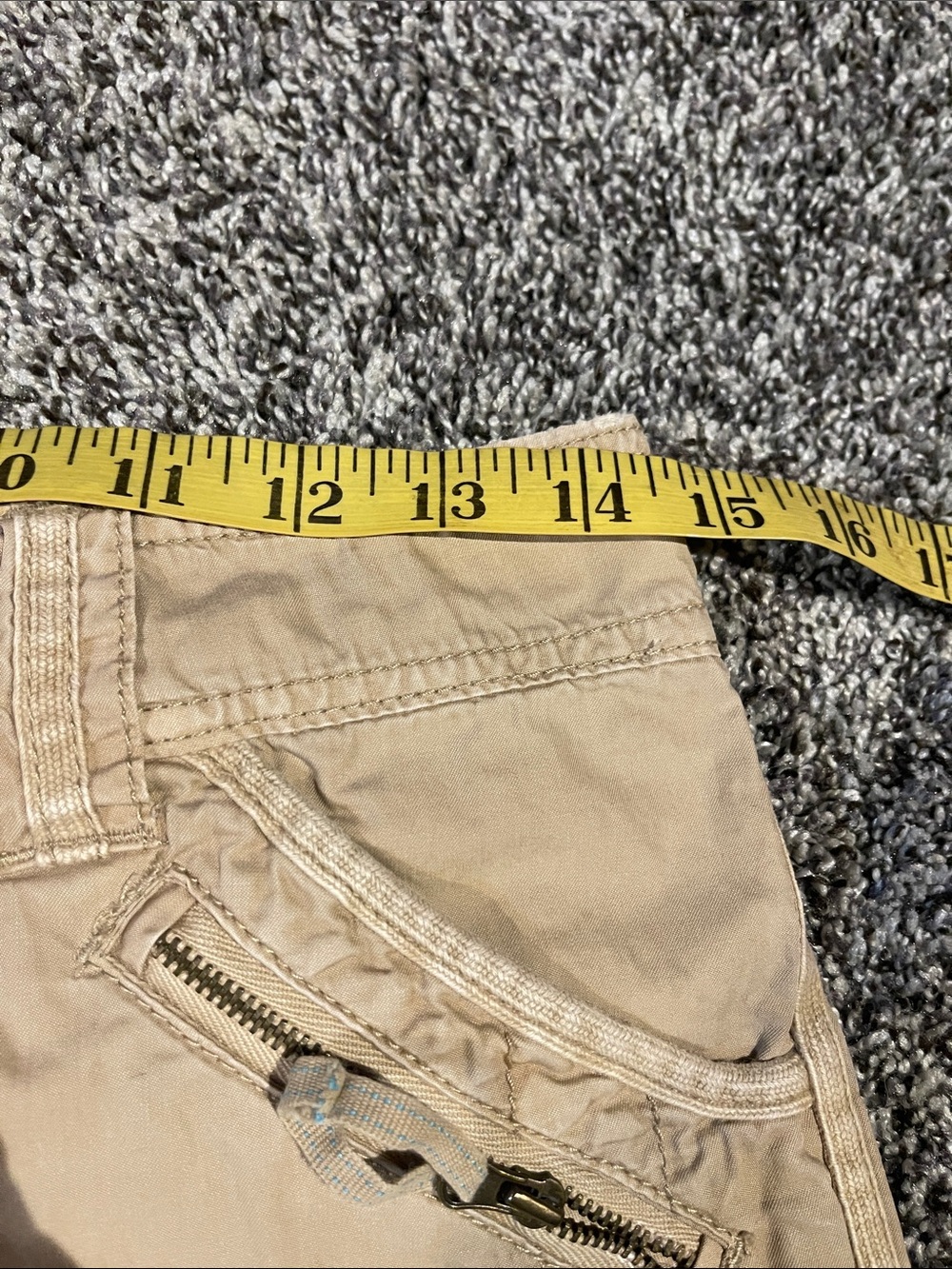 Vintage Y2K American Eagle Khaki Low-Rise uUtility Cargo Mini Shorts (2) - Picture 4 of 5